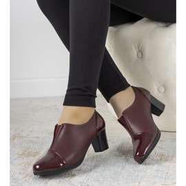 Maroon Brogues no posto de Villareal vermelho 1