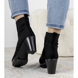 Botas pretas com meia da Soria preto 2