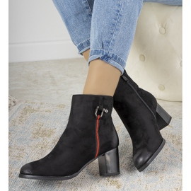 Botas pretas com escoriações de Montano preto 1 Botas pretas com escoriações de Montano preto 1