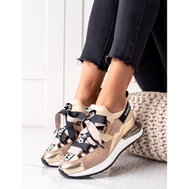 Tênis amarrado com fita VINCEZA castanho 2 Tênis amarrado com fita VINCEZA castanho 2