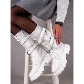 TRENDI Trabalhadores da moda com bolsos branco 1