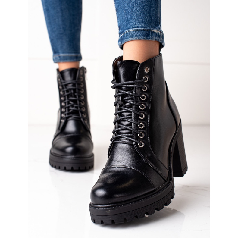 Sweet Shoes Botas confortáveis ​​em um poste preto 1
