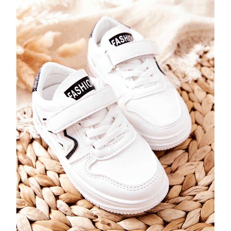 Calçado desportivo infantil com velcro preto e branco Santi 2