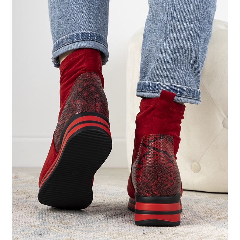 Tênis vermelho com inserção de pele de cobra Garibay 1 Tênis vermelho com inserção de pele de cobra Garibay 1