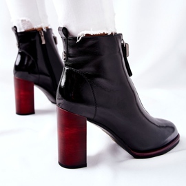 S.Barski Botas pretas femininas lacadas em um poste de Cofton preto 1