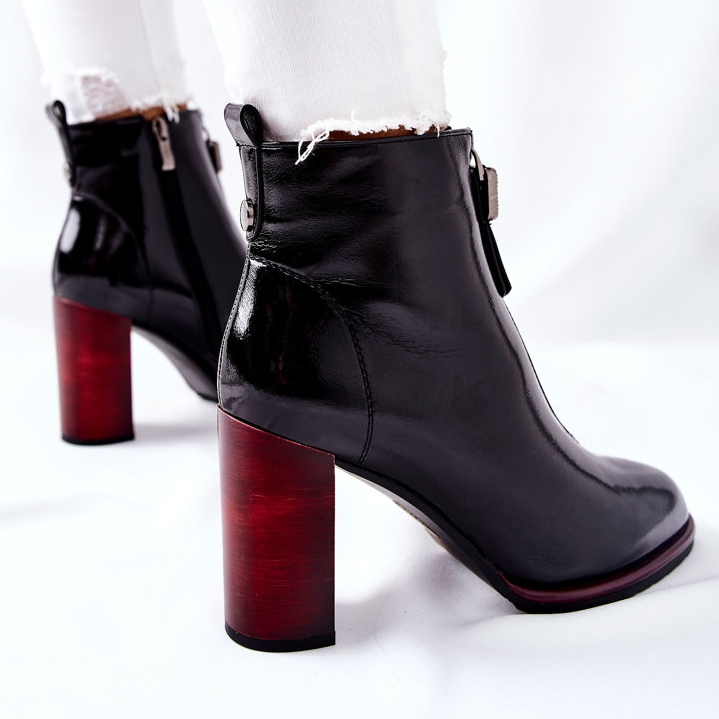 S.Barski Botas pretas femininas lacadas em um poste de Cofton preto 1