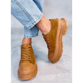 Tênis de sola alta Lily Camel marrom 2