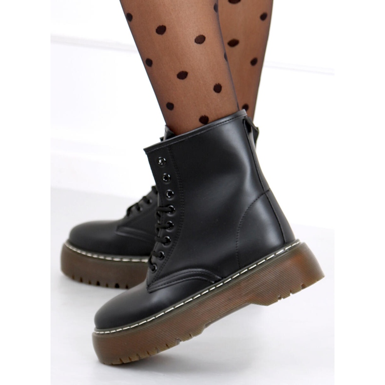 Botas amarradas com martensiaki Jenny Black preto 2 Botas amarradas com martensiaki Jenny Black preto 2