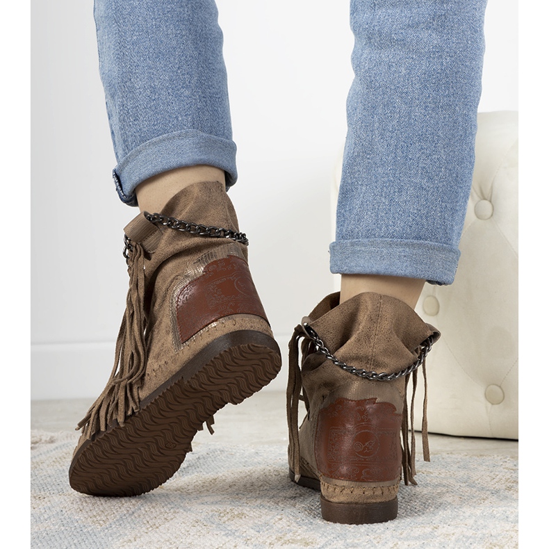 Botas femininas bege no estilo boho Maral 1