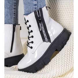 Botas Brisette lacadas a branco 1