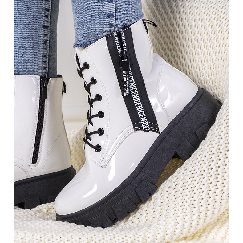 Botas Brisette lacadas a branco 1