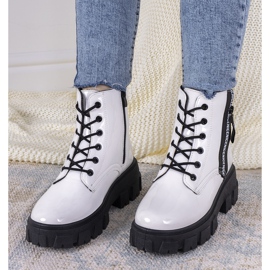 Botas Brisette lacadas a branco 2