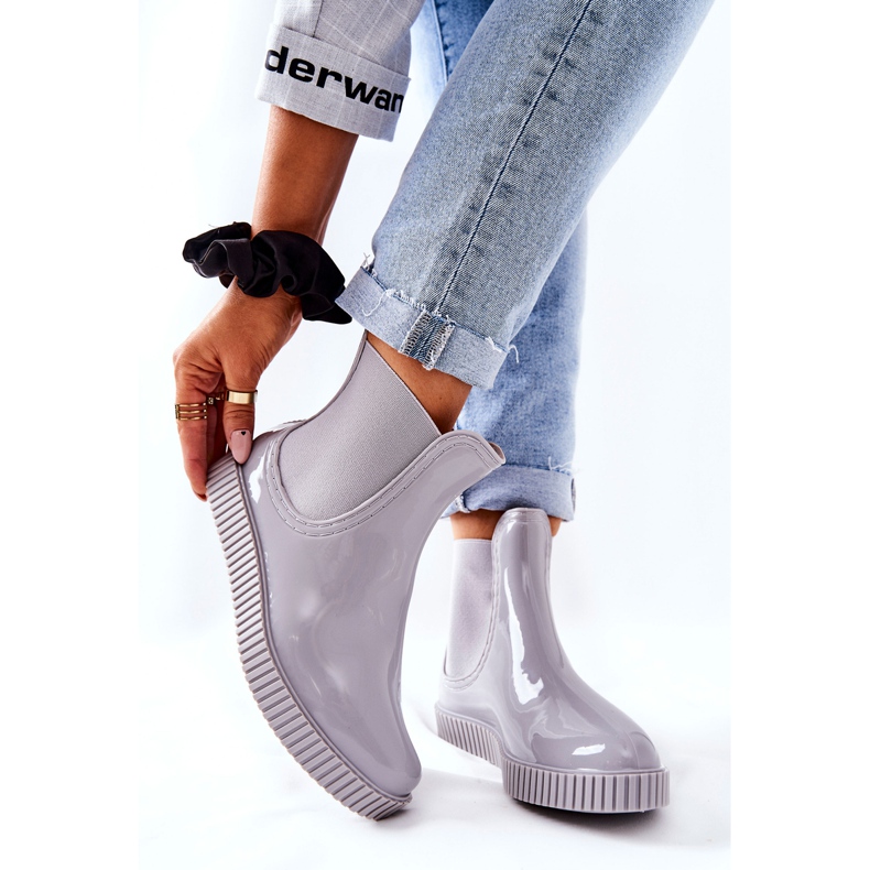 PS1 Botas de chuva brilhantes na plataforma cinza da cachoeira 2