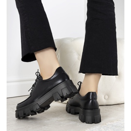 Sapatos pretos com sola grossa Lamare 1