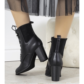 Botas pretas de tornozelo no poste Vedette preto 2