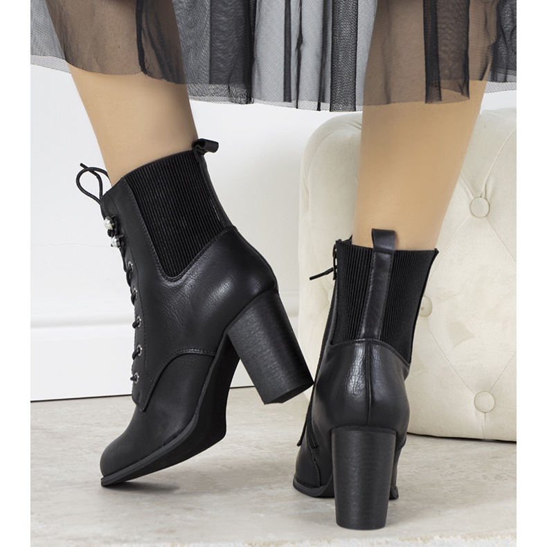 Botas pretas de tornozelo no poste Vedette preto 2