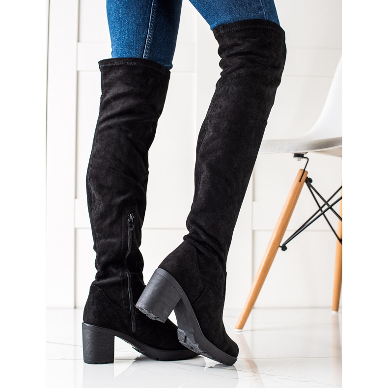 TRENDI Botas pretas confortáveis ​​em um poste preto 1