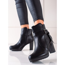 TRENDI Botas de salto alto com fivela preto 1