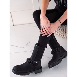 TRENDI Trabalhadores negros com um cinto decorativo preto 1