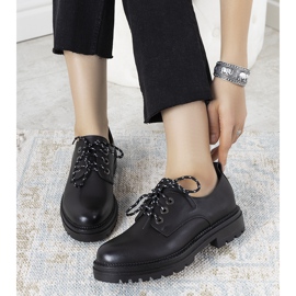 Sapatos pretos com sola grossa da Gingras 1