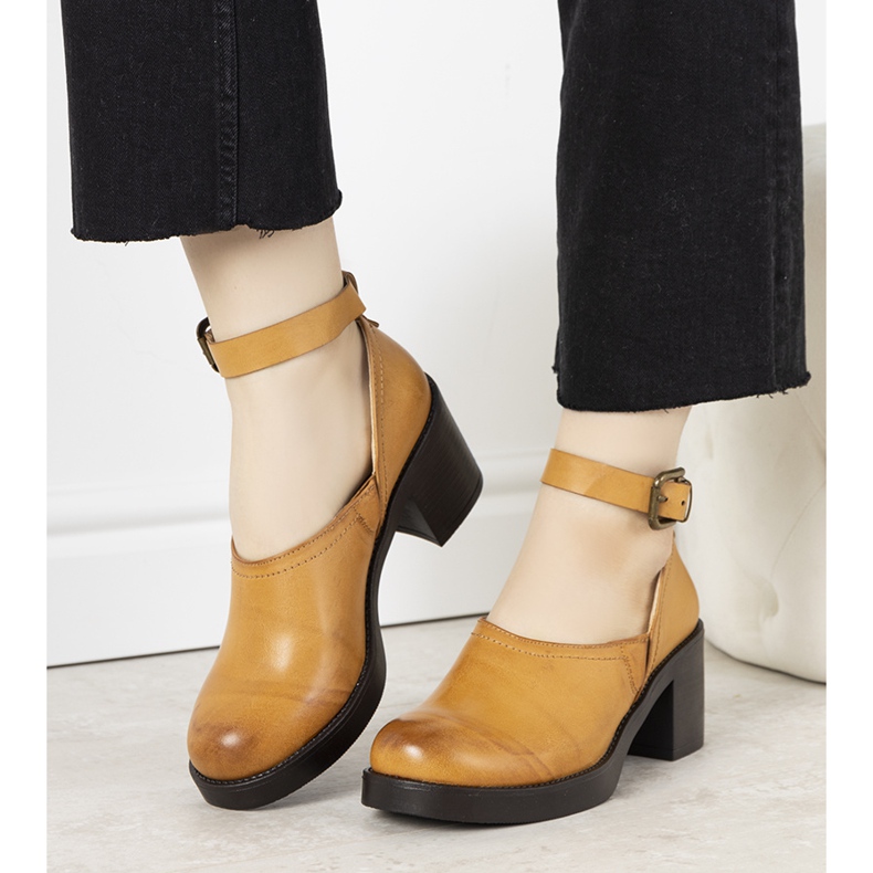 Sapatos de camelo no posto de Christiane marrom 1