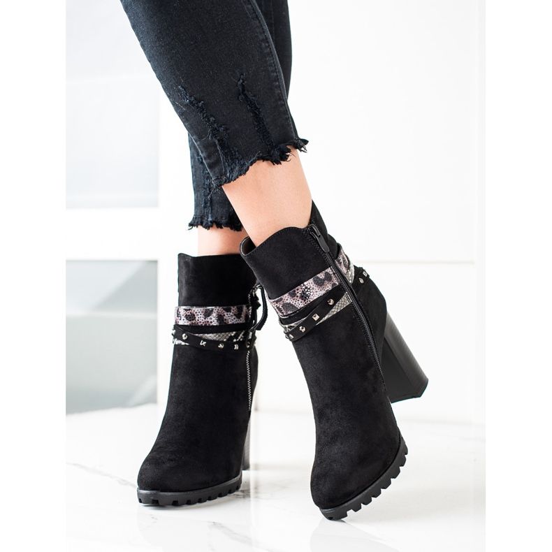 TRENDI Botas Pretas Com Listras Decorativas preto 2 TRENDI Botas Pretas Com Listras Decorativas preto 2