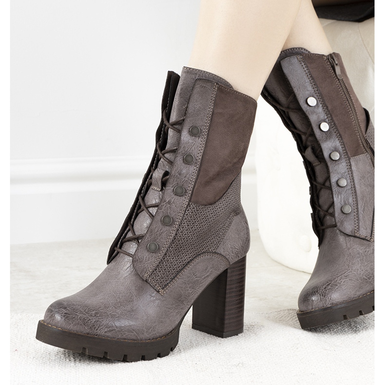 Botins castanhos no poste Alvarado marrom cinza 1