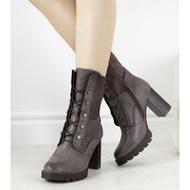 Botins castanhos no poste Alvarado cinza 2