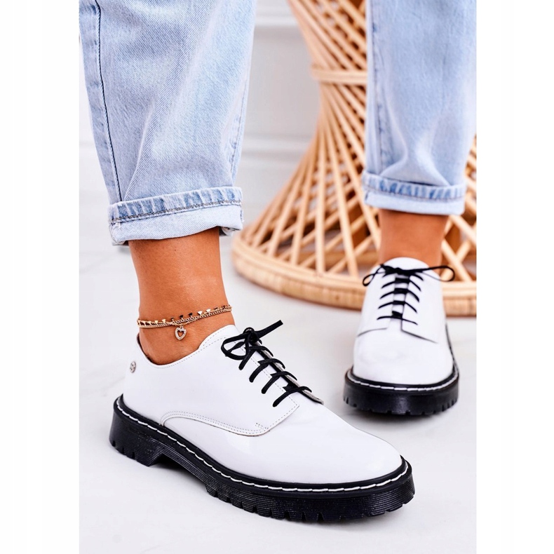 Sapatos Oxfords Maciejka de Couro Feminino Lacados Branco 04087-11 2