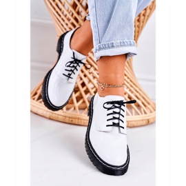 Sapatos Oxfords Maciejka de Couro Feminino Lacados Branco 04087-11 5