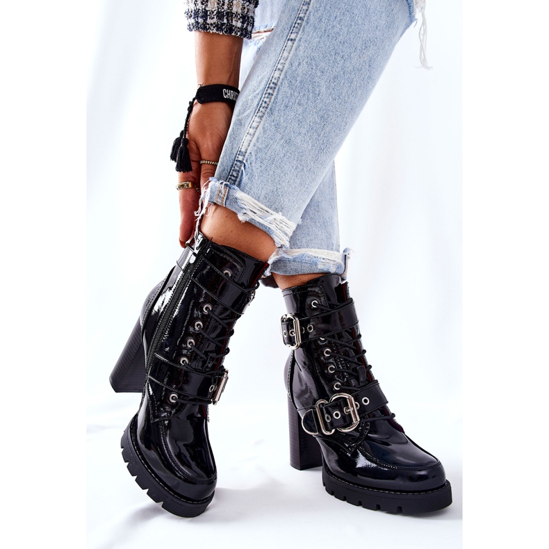 Botas Laqueadas em Barra Flaris Preta Com Fivela preto 2