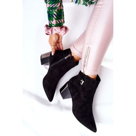 Botas de couro em um post Laura Messi preto 2354 2