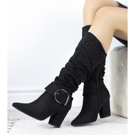 Botas pretas no poste Berie preto 1 Botas pretas no poste Berie preto 1