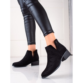 Evento Botas clássicas com corte preto 1