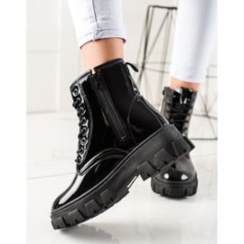 Sergio Todzi Armadilhas negras na plataforma preto 1