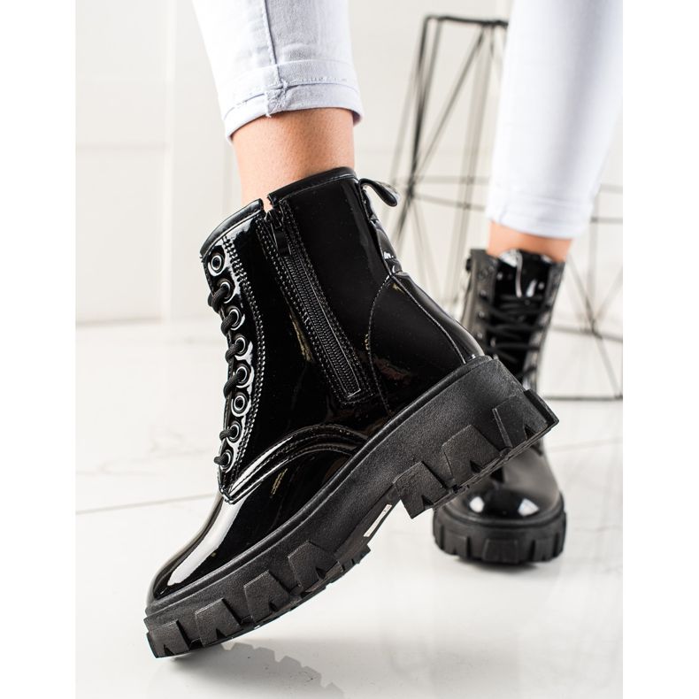 Sergio Todzi Armadilhas negras na plataforma preto 1