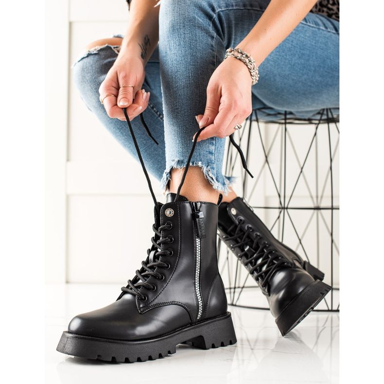 TRENDI Trappers pretos elegantes 2