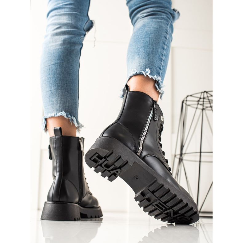 TRENDI Trappers pretos elegantes 1