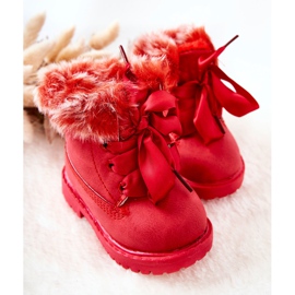 FR1 Armadilhas de botas infantis isoladas com pele vermelha Tesoro vermelho 1