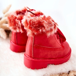 FR1 Armadilhas de botas infantis isoladas com pele vermelha Tesoro vermelho 2
