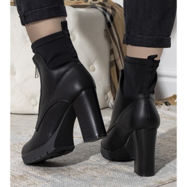 Botins pretos no poste Kizzy 2