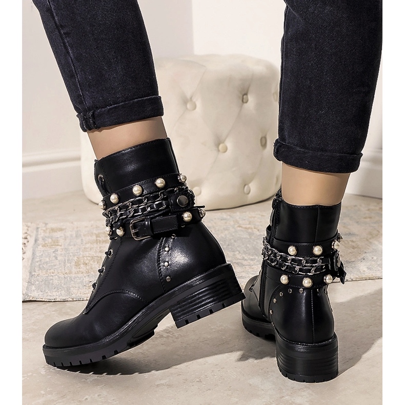 Botas pretas isoladas com correntes Mildred preto 1 Botas pretas isoladas com correntes Mildred preto 1