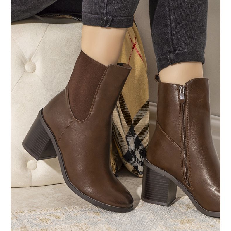 Botas isoladas marrons Michelle marrom 1
