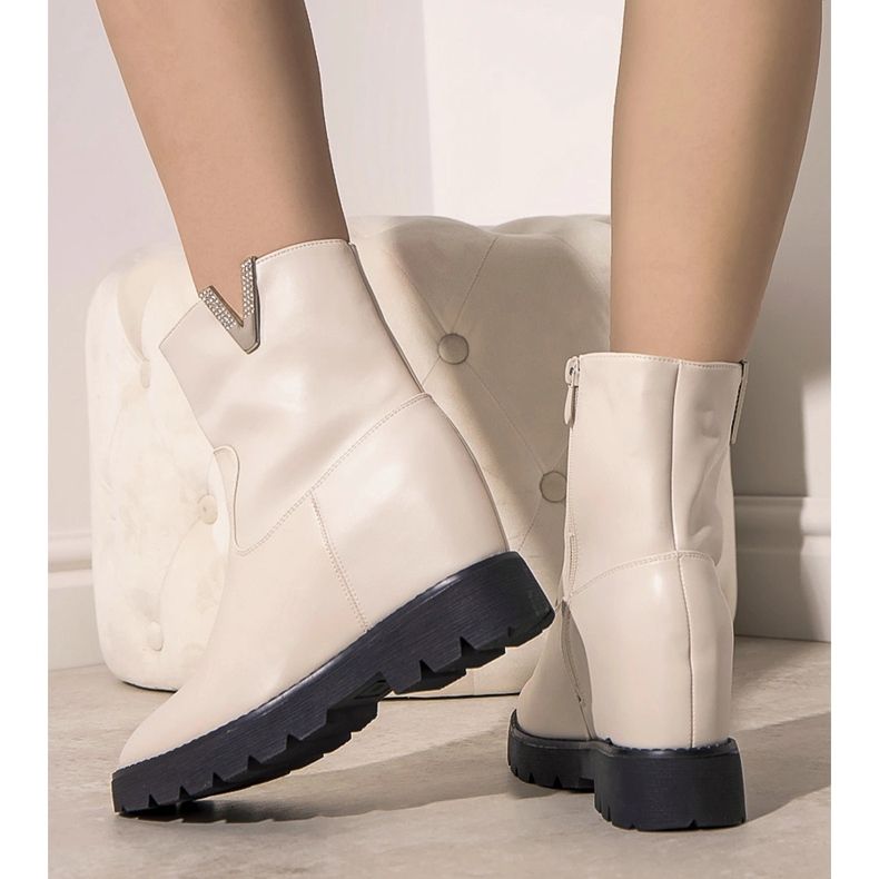 Botas femininas bege na cunha Goldie cru 1