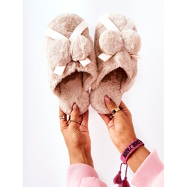 Chinelos de pele com pompons bege 1