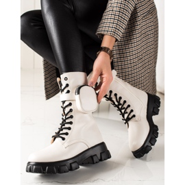 TRENDI Trabalhadores Elegantes bege 1