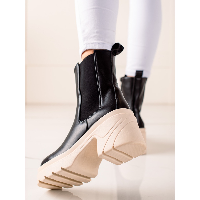 TRENDI Botas em plataforma bege preto 1