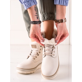 Goodin Caçadores na plataforma bege 1 Goodin Caçadores na plataforma bege 1