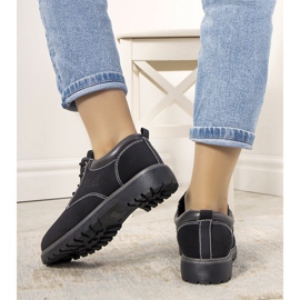 Sapatos pretos com sola grossa Pelland 1