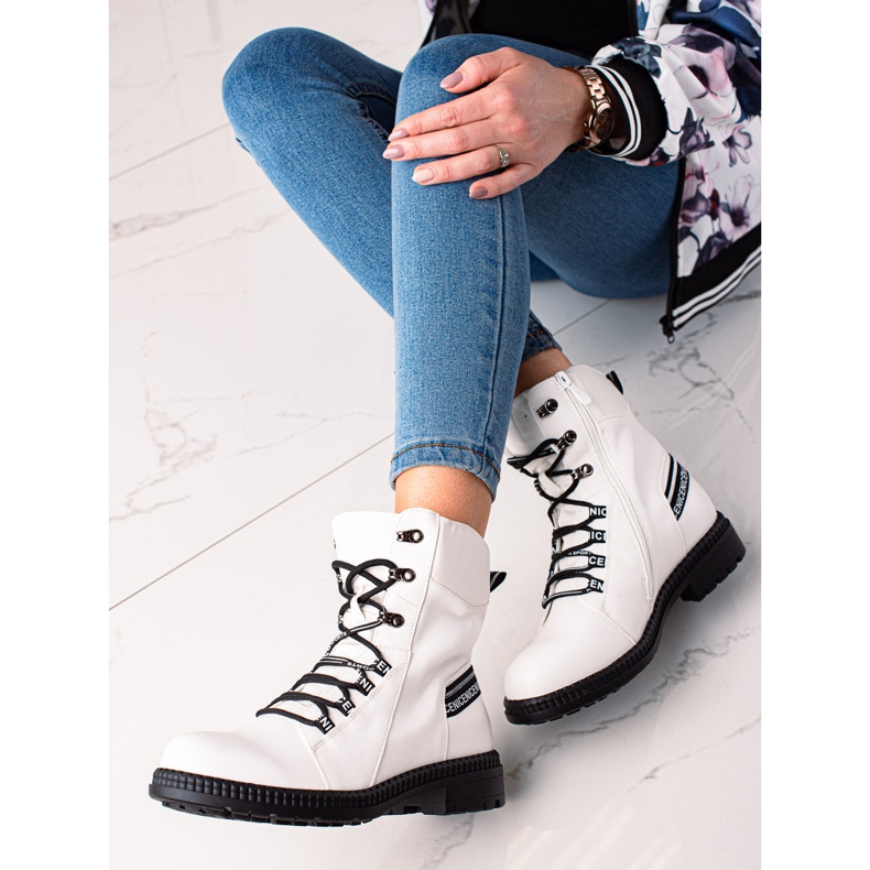 Groto Gogo Trabalhadores Brancos Quentes 1